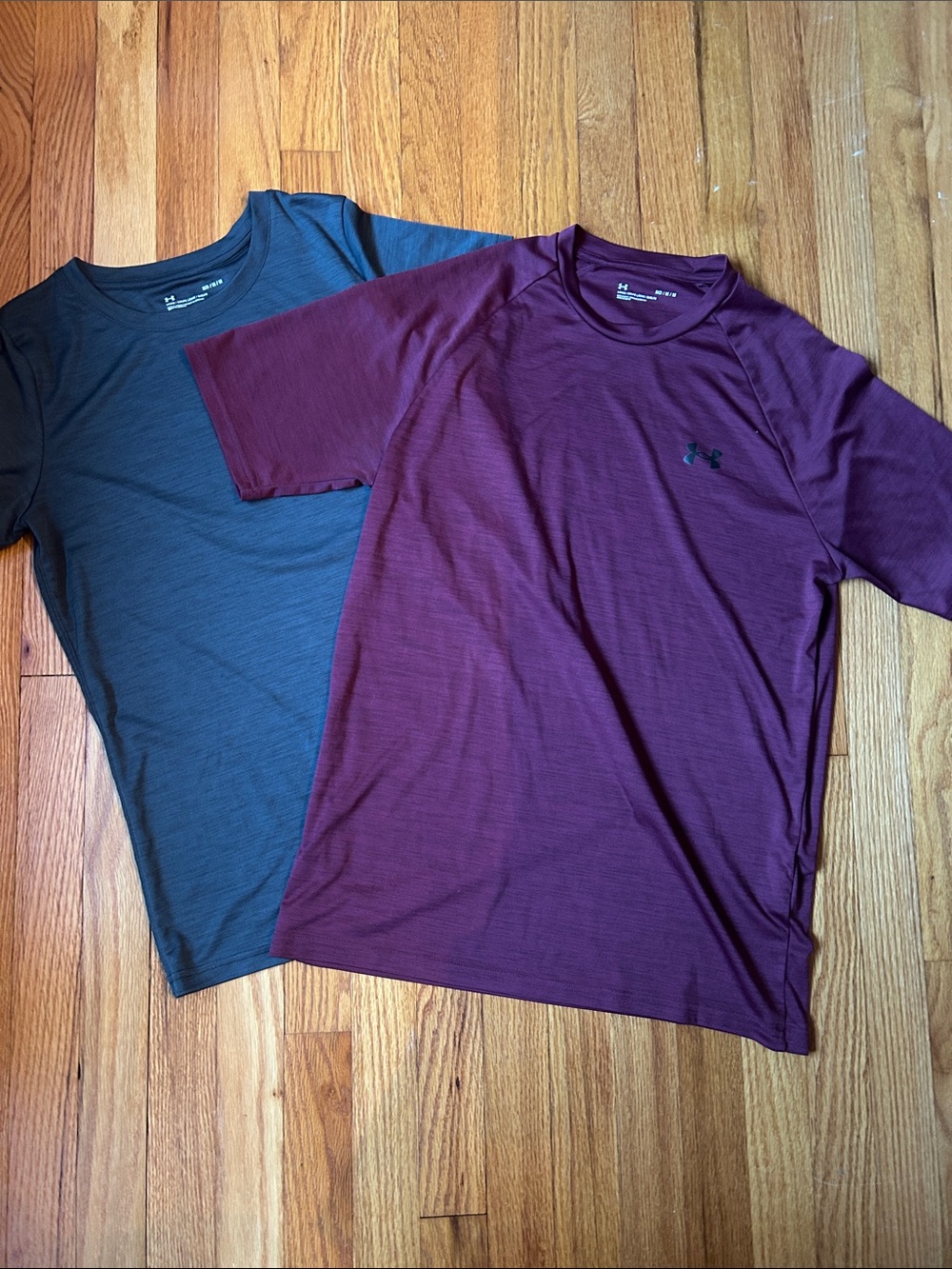 Under Armour Men’s Loose Maroon & Charcoal Short Sleeve Performance Tees